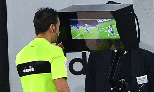 УЄФА впровадила систему VAR