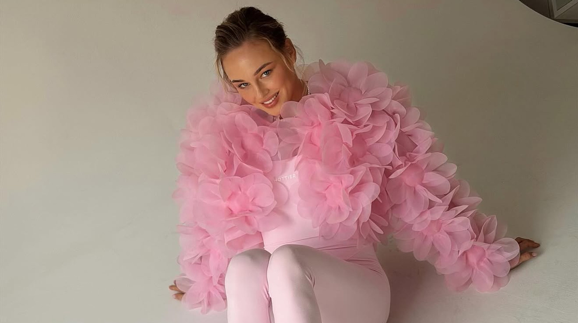 Білодід розквітла: дзюдоїстка вразила гламурним весняним образом