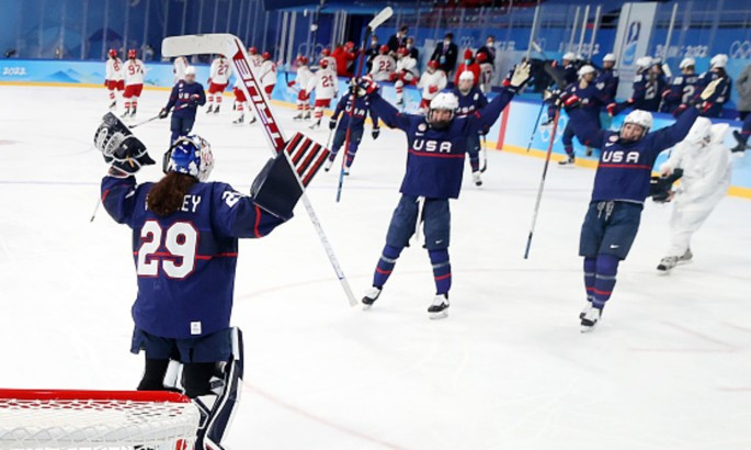 Жіноча збірна США перемогла Фінляндію у півфіналі хокейного турніру