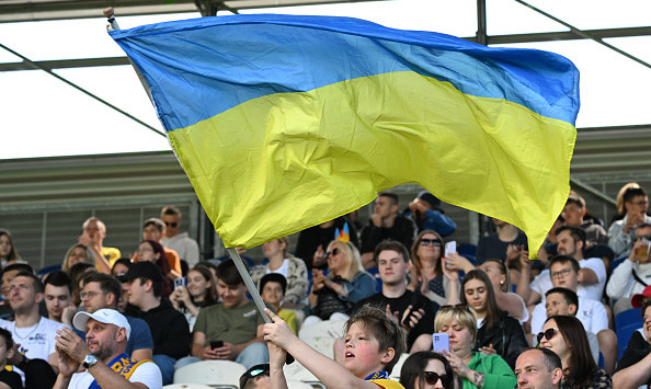 На матчі України та Румунії буде заборонено пронесення російських прапорів