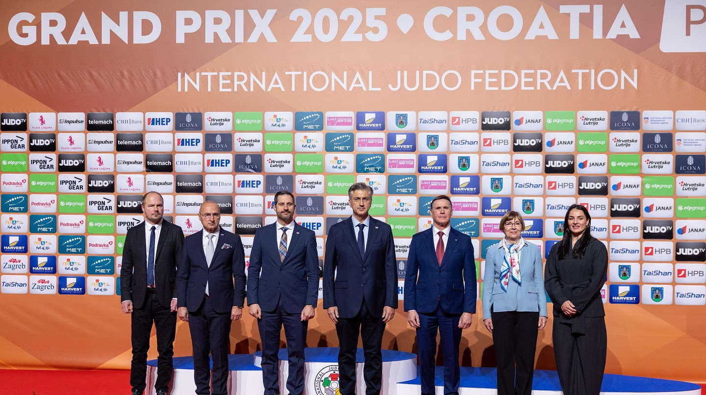 IJF повернула росіянам національний прапор