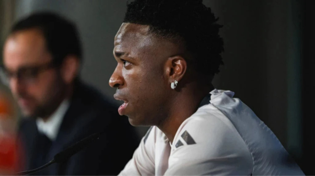 Помни, Флорентино тебя выгонит: известны детали конфликта между Винисиусом и Симеоне