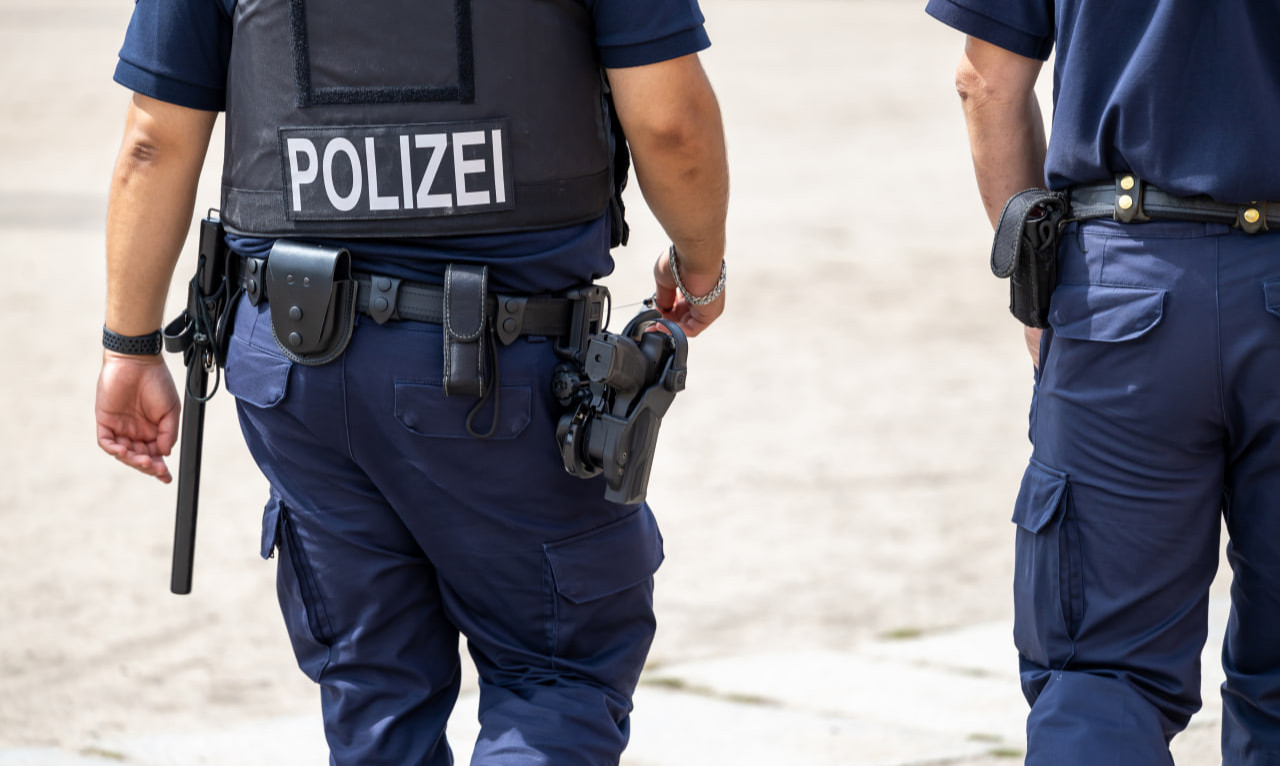 Німецька поліція підстрелила людину з киркою біля фан-зони Нідерландів