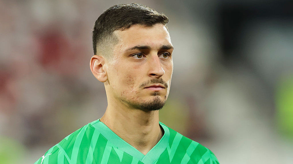 Борнмут включился в борьбу за голкипера Челси