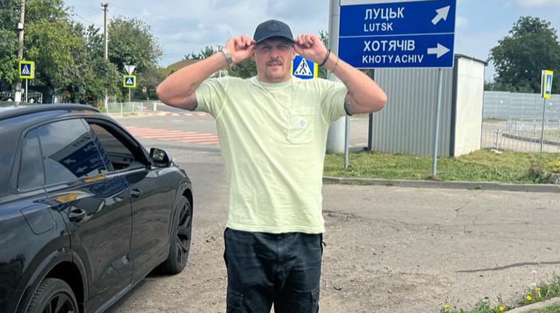 Дивись, мамо, я можу літати: Усик душевним дописом у соцмережах нагадав про скорий бій з Дюбуа