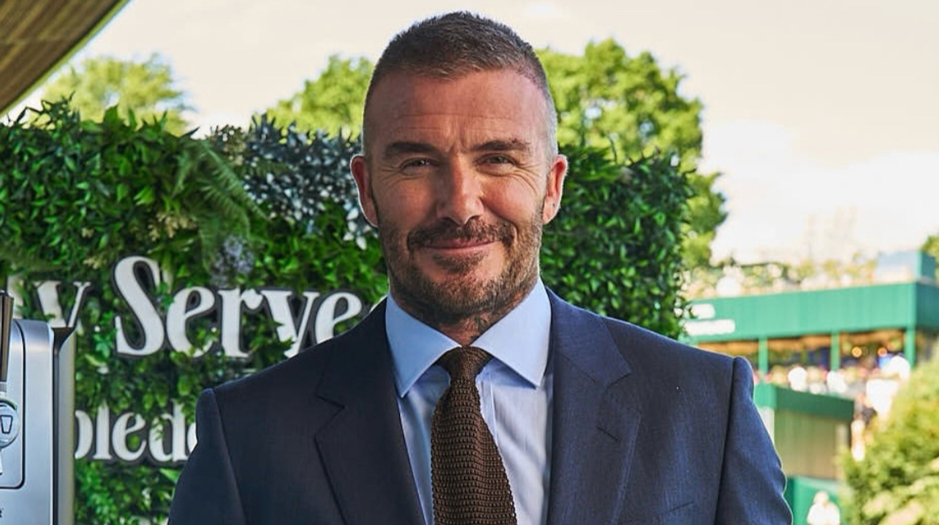 Незручно вийшло: Бекхем ненароком розбив камеру під час зйомок реклами для відомого бренду