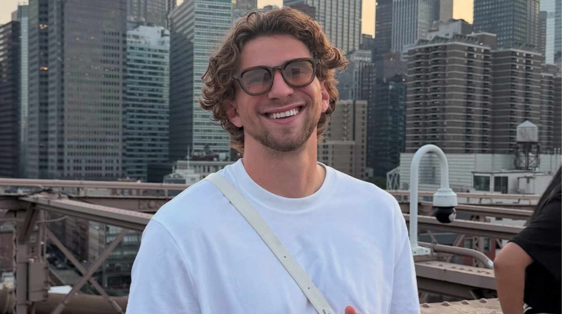 Забарный засветился на тренировке ПСЖ за рулем люксового авто за 200 тысяч долларов