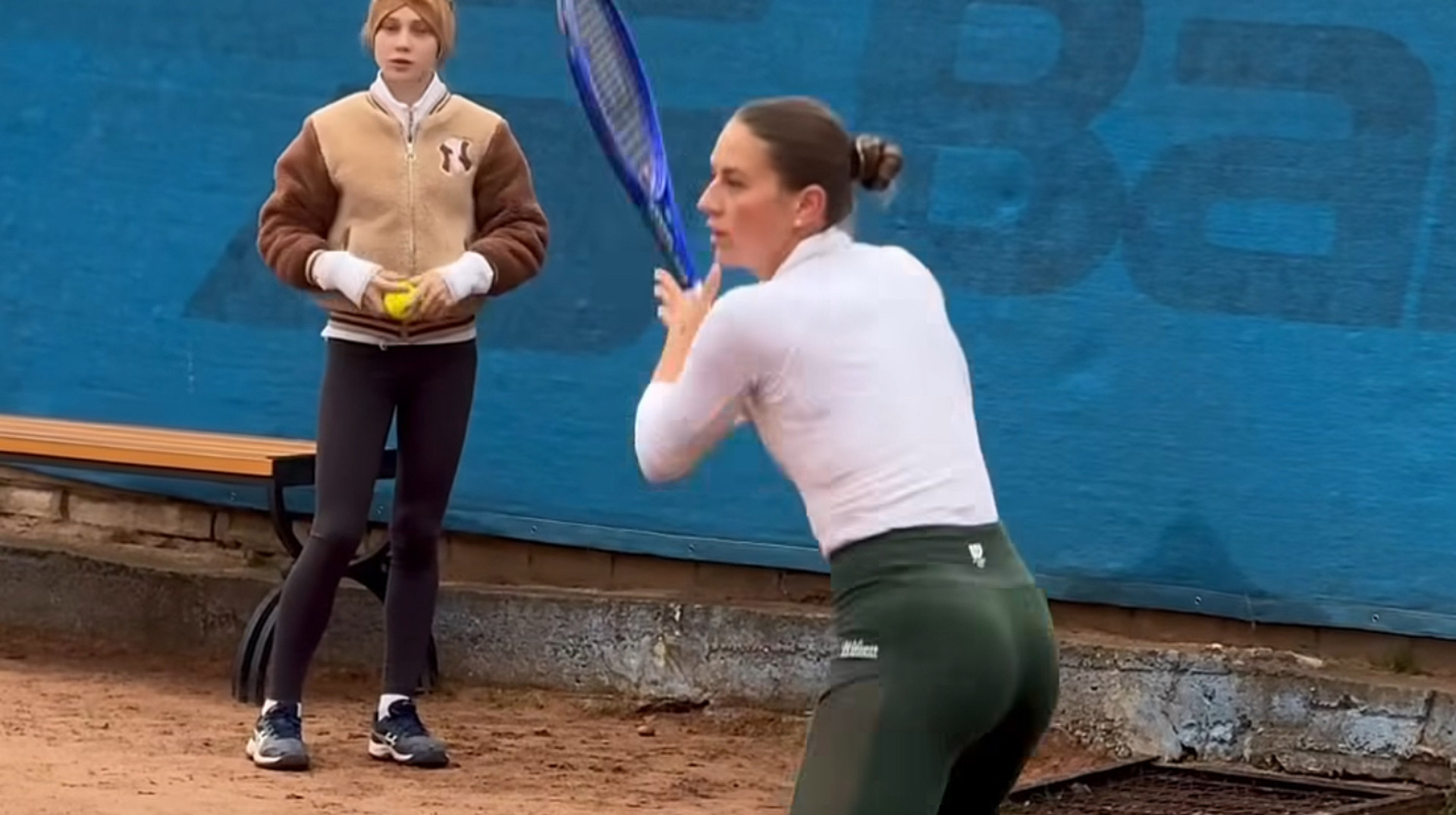 Тренування під сирени: Костюк показала реальність життя у Києві