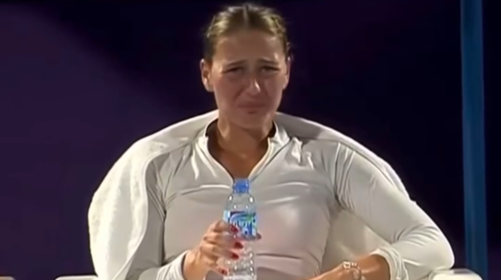 50 оттенков Костюк: видео того, как Марта запивает лекарства стало мемом в соцсетях