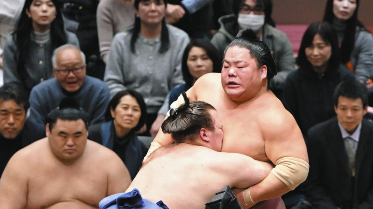 Українець Аонішікі закрив поразку: результати Hatsu Basho