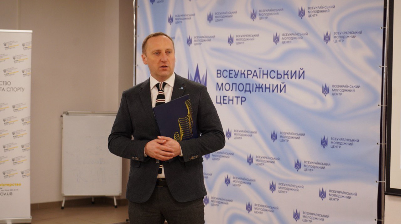 Кабмін звільнив заступника міністра молоді та спорту України