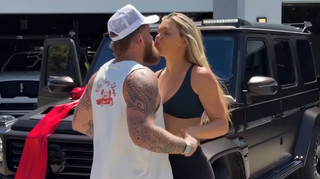 Джейк Пол подарував своїй коханій авто за 500 тисяч доларів на честь тріумфу на Олімпіаді