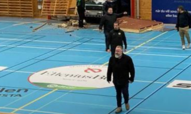 П’яний водій протаранив стіну залу під час гандбольного матчу у Швеції