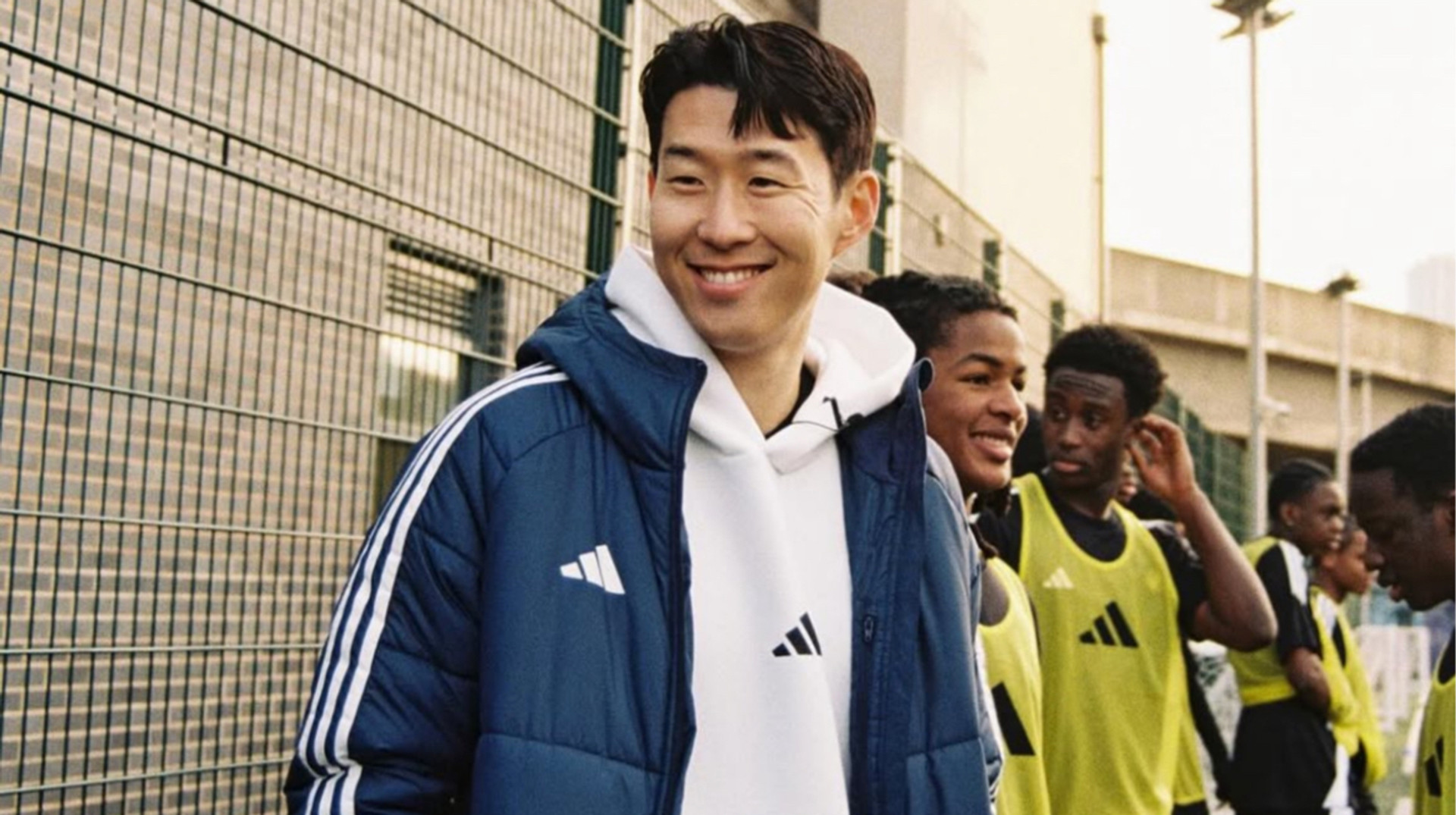 Зірковий футболіст АПЛ став жертвою шантажу через фейкову вагітність