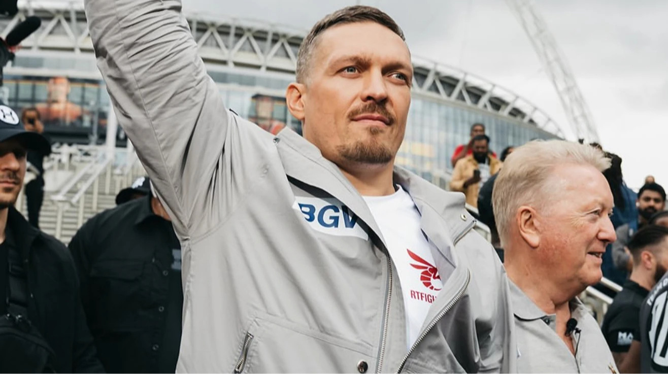 Чемпіон на Вемблі: Усик прибув на бій з Дюбуа