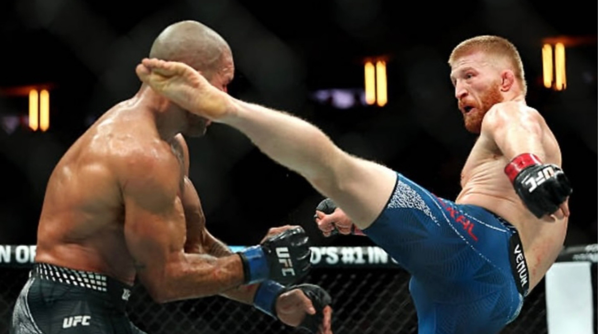 Претендент на нокаут года: на UFC 322 звездный боец брутально вырубил оппонента шикарным хай-киком