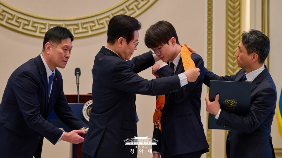 Легендарный корейский киберспортсмен Faker получил высшую спортивную награду страны