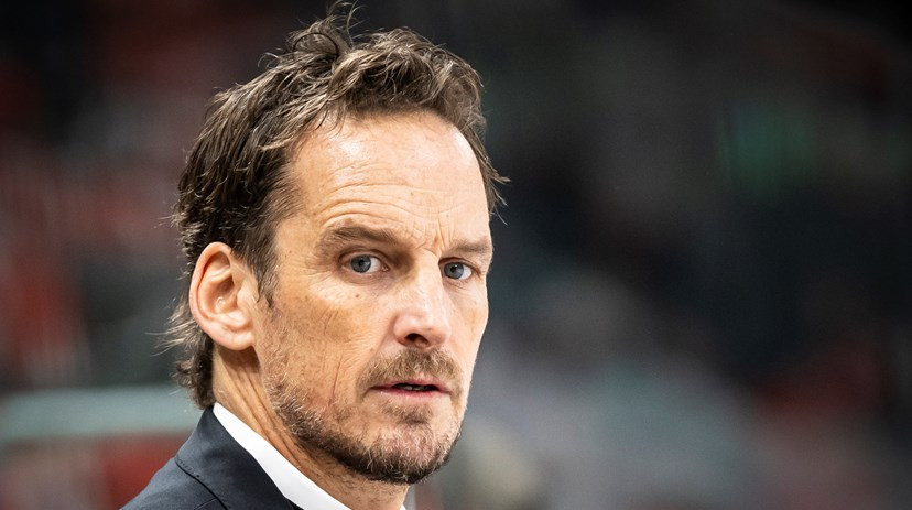 Збірна Швейцарії звільнила тренера через фальшиву довідку про вакцинацію