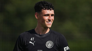 Бореться з перекупами: зірка Ман Сіті згодився підписати футболку фанату за вигідну послугу