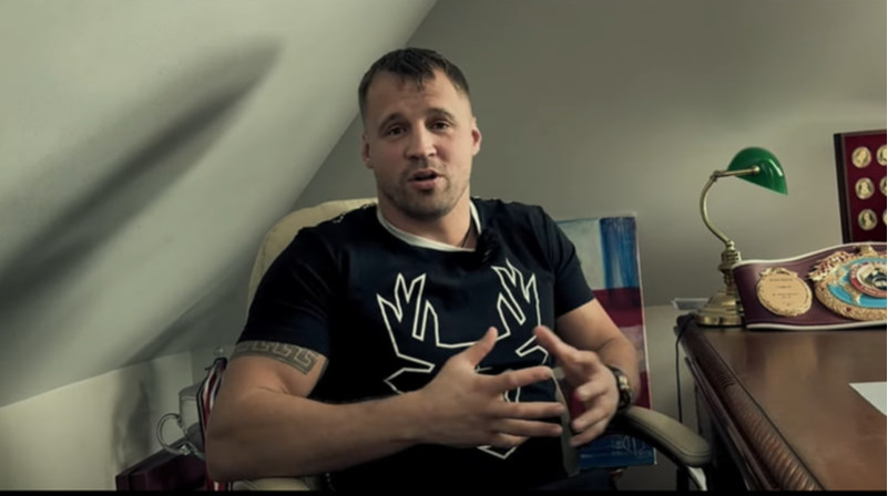 Колишній суперник Усика назвав фактори, які дозволили Еннісу впевнено здолати Станіоніса