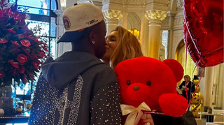 Знову разом: бразильська модель пробачила скандальній зірці Реала інтимні листування з іншими жінками