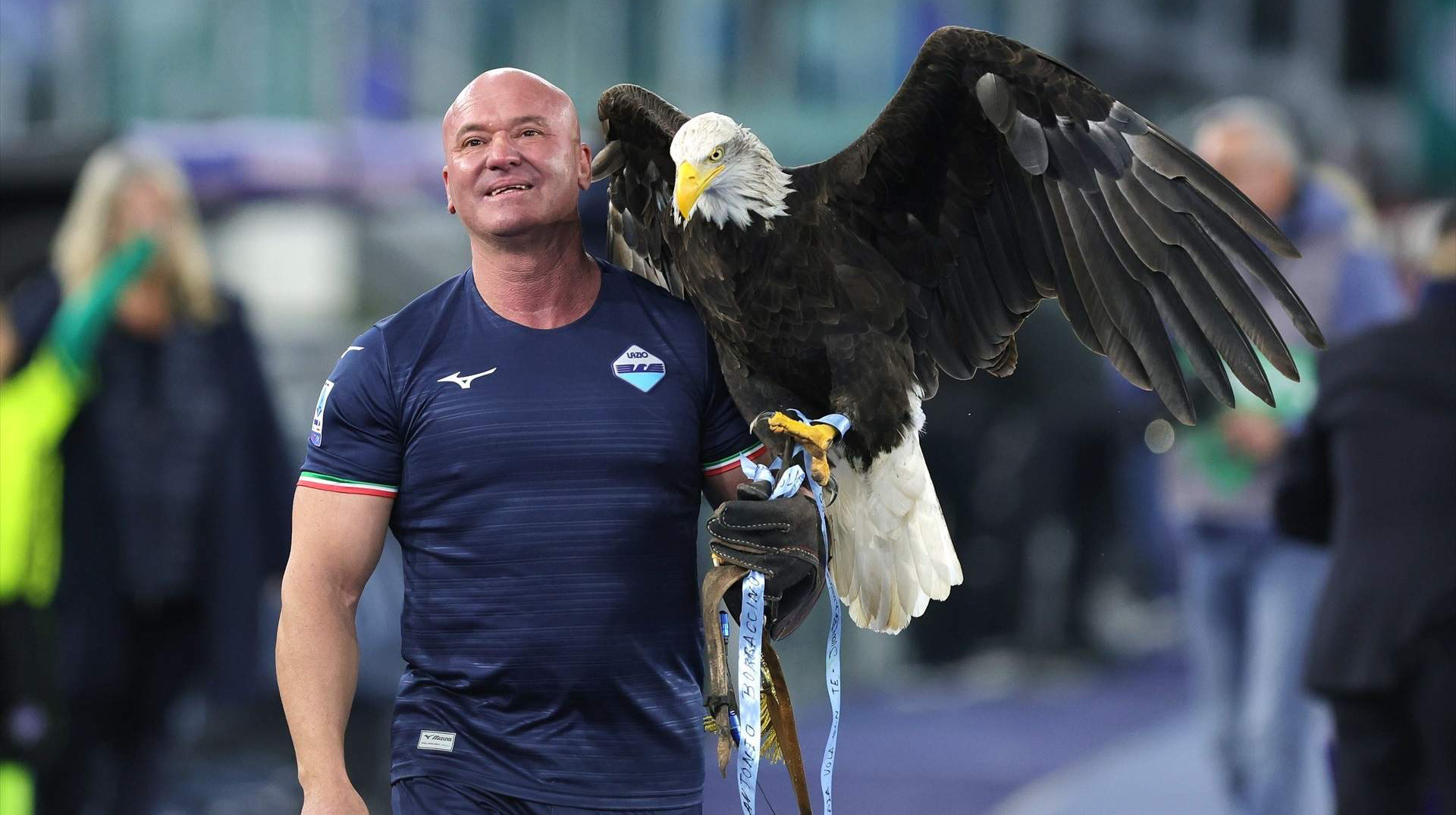 Лацио уволил клубного соколяра из-за фото полового органа в соцсетях после операции