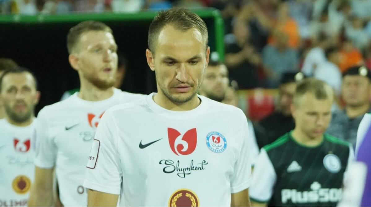Колишнього хавбека Динамо вигнали з казахстанського клубу: футболіст подаватиме в суд