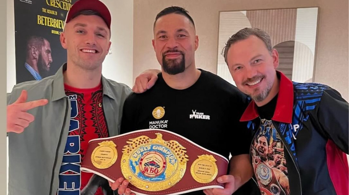 Как там травма спины? Тренер Паркера затроллил Усика после танцев с Дорофеевой