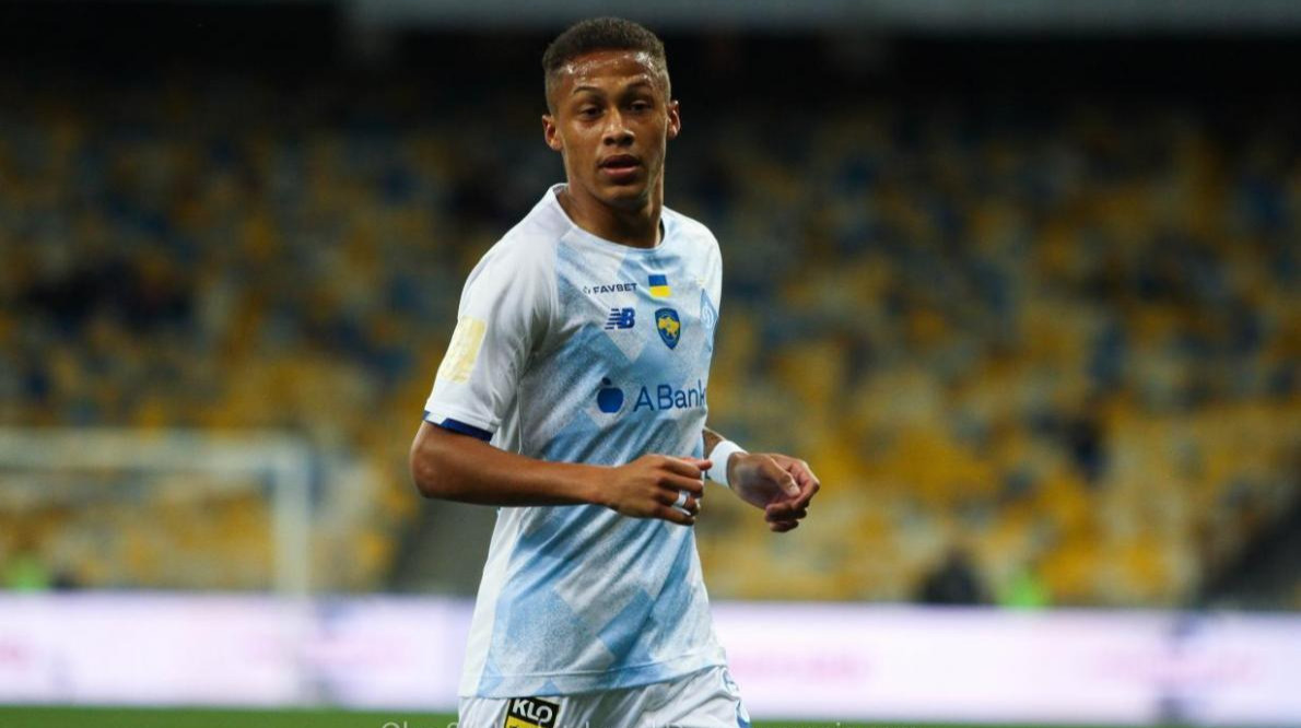 Вінгер Динамо, який не хоче повертатися в Україну, підписав новий контракт з Інтернасьоналем