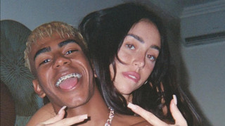 Зірковий тінейджер Барселони показав романтичне фото з дівчиною під трек Тупака на тлі травми