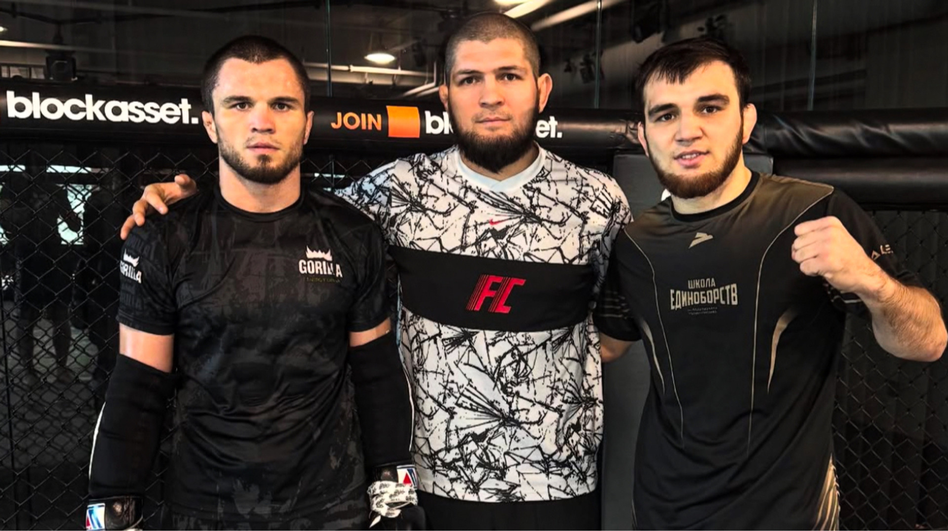 Рано радовался: Хабиб опозорился во время объявления результатов боя своего брата