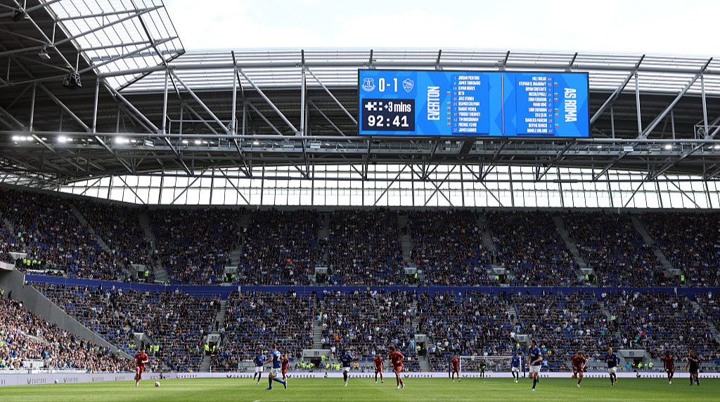 Евертон Миколенка проводить свій перший домашній матч на новій арені