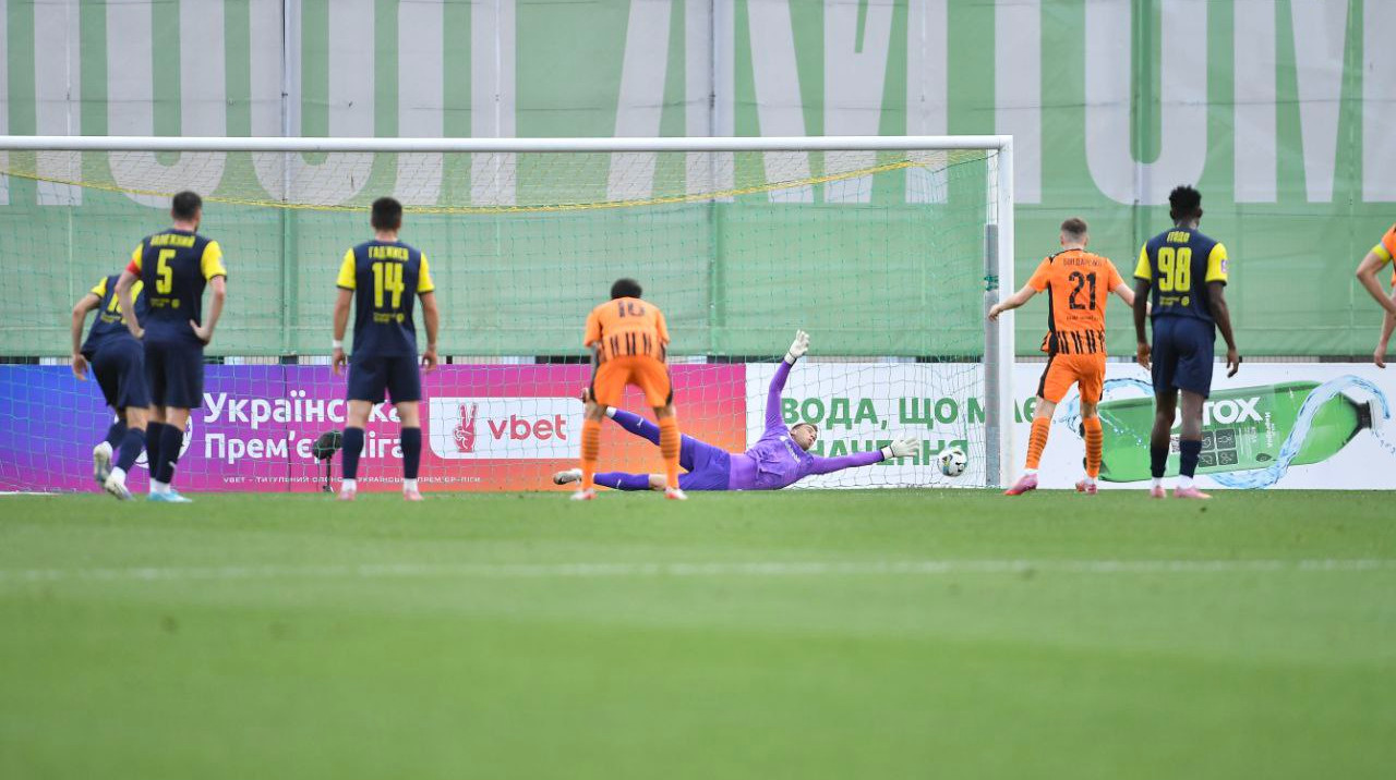 Суперечливі голи після стандартів і моторошна травма Гаджиєва: Шахтар не втримав перемогу над Металістом 1925