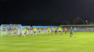 В Англії голкіпер забив гол на останніх секундах і став героєм матчу проти колишнього клубу