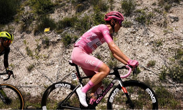 Неперевершений Погачар знову переміг: результати 8 етапу Джиро д'Італія