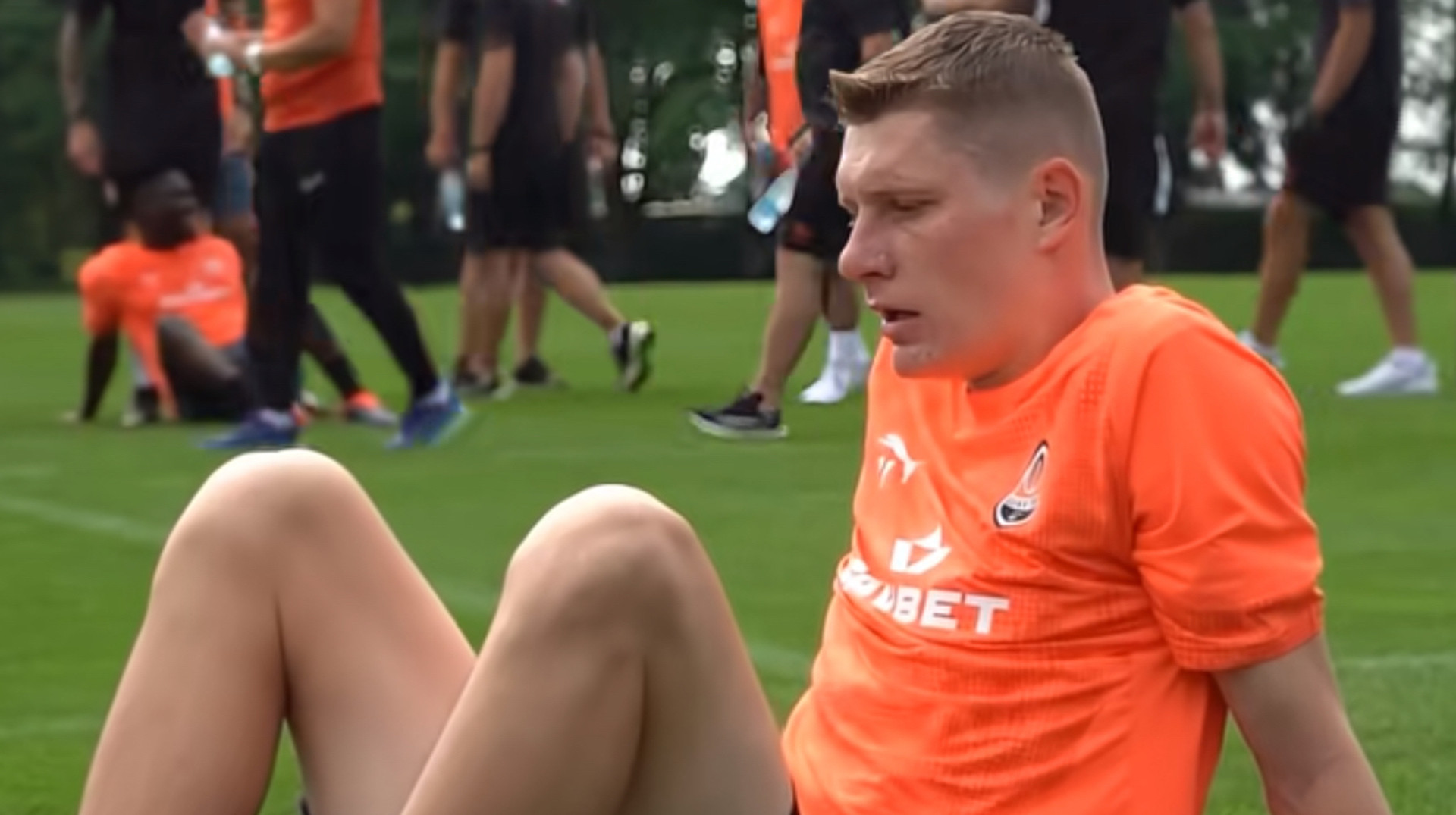 Змусив лежати на газоні бразильців та українців: Шахтар показав ранкові тренування від Турана