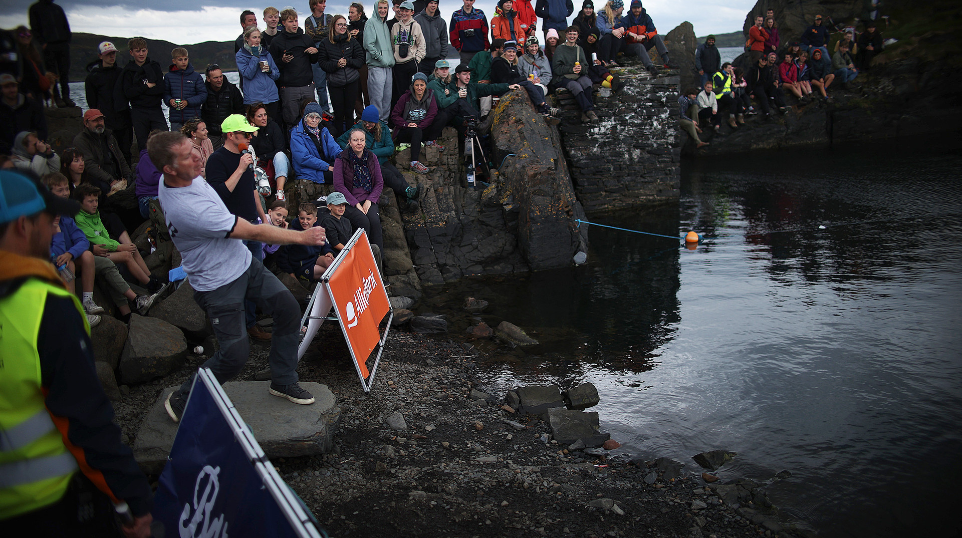Скандал на чемпіонаті світу зі стон-скімінгу: учасників спіймали на шахрайстві з ідеально круглими камінцями