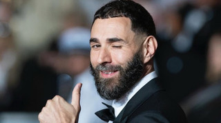 Легендарний футболіст Реала орендував Лувр, щоб влаштувати побачення із дівчиною