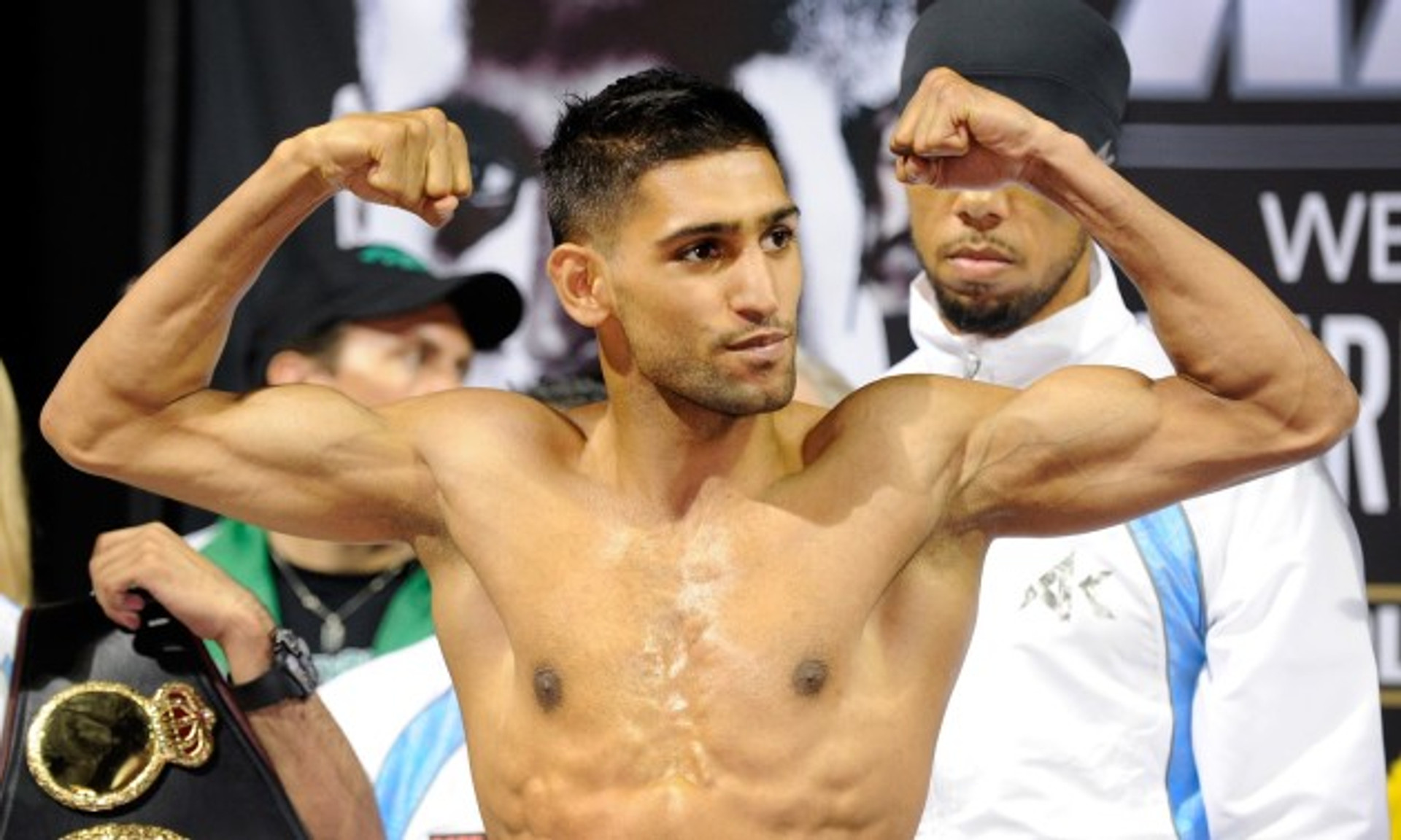 Бокс амир хан. Бои амирхана. Амир кинг хан. Амир хан в нокауте. Амир бой.