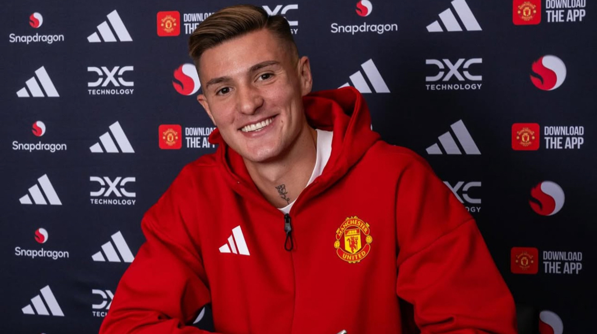 Зіркового новачка МЮ захейтили у соцмережах через вибір автівки на офіційній презентації