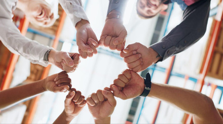 Онлайн, бесплатно и полностью анонимно: как работают онлайн-группы поддержки для близких