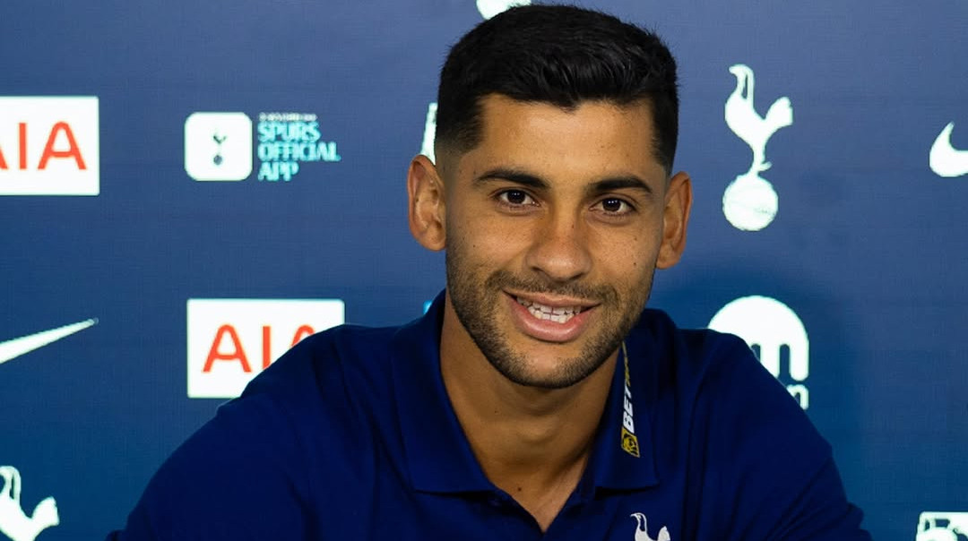 Ключовий захисник Тоттенгема підписав новий контракт