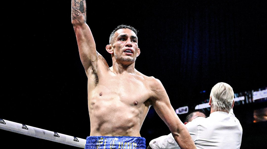 Легенда UFC дебютировал с победы в боксе