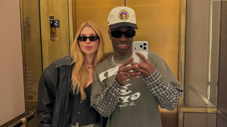 Підставила коханого: дівчина лідера Реала опублікувала кумедне фото футболіста у перуці