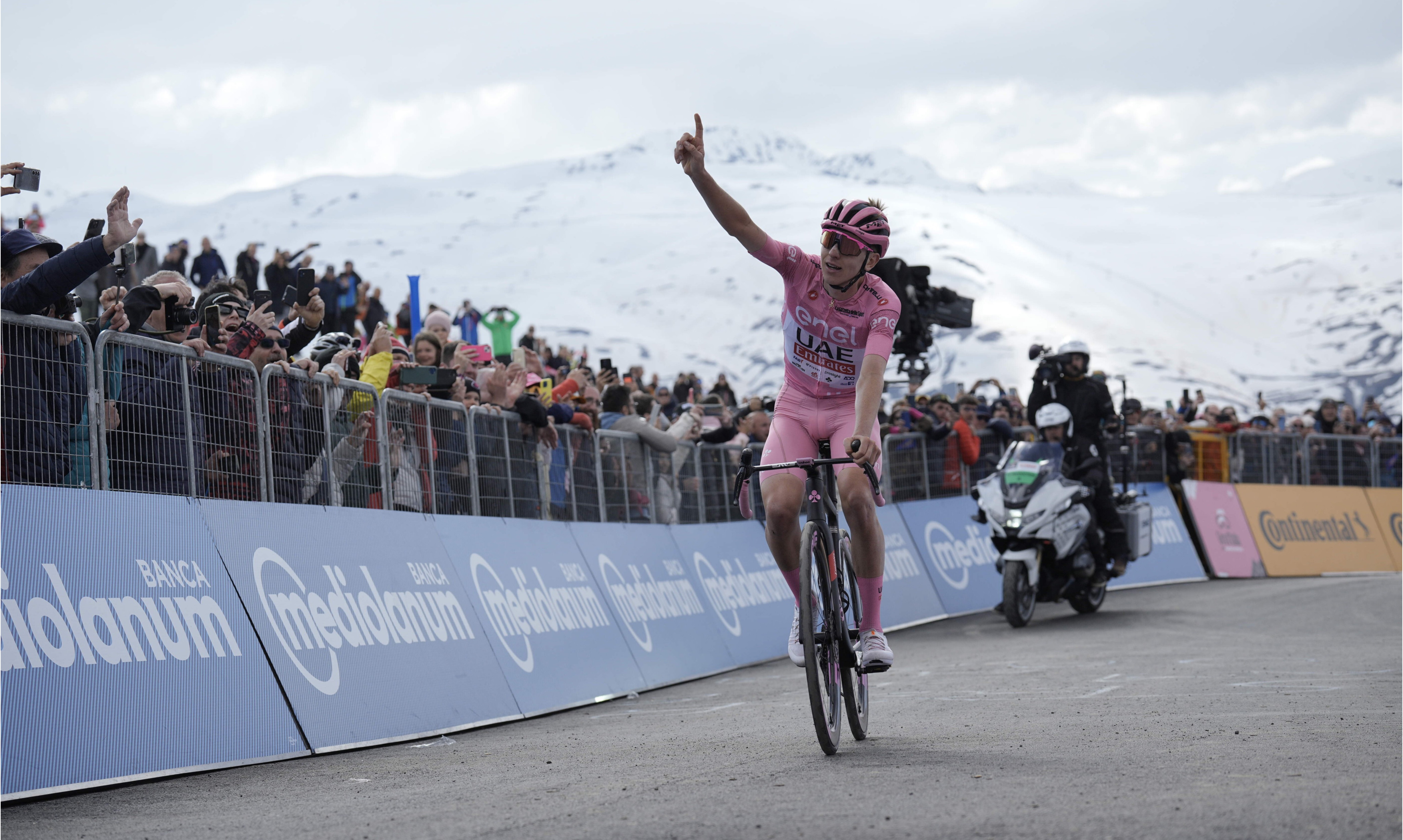 Четверта перемога Погачара: результати 15 етапу Джиро д'Італія
