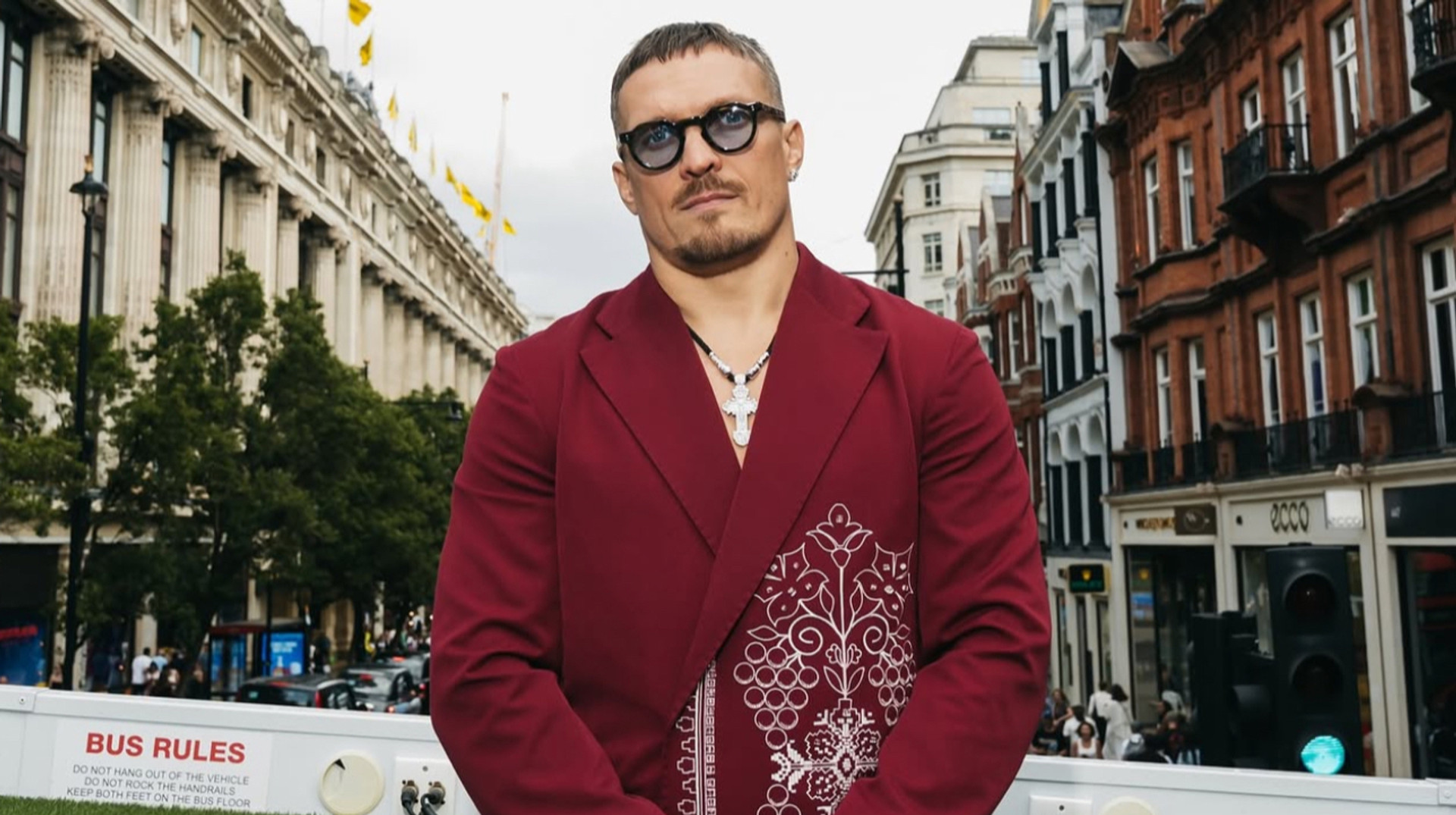 Велич – у простоті та людяності: Усик завітав до поранених бійців у Дніпрі