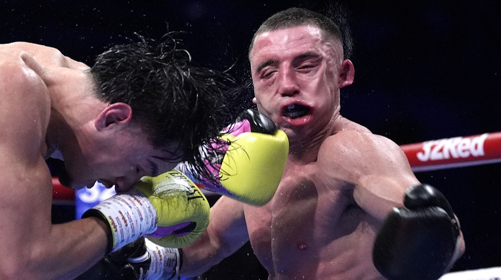 Драма в 12 раунді для чемпіона світу: улюбленець Ф'юрі вилетів за канати від нокауту