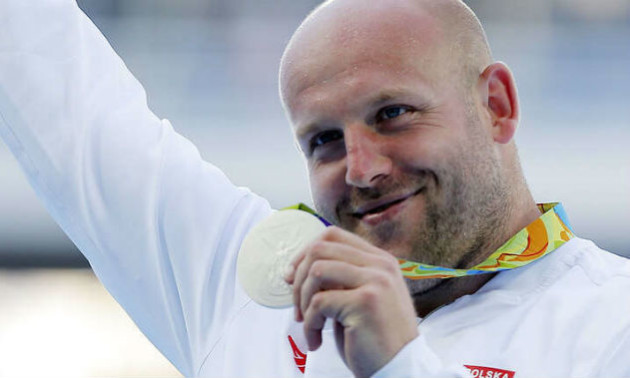 Видатний атлет продав олімпійську медаль, щоб врятувати дитину, хвору на рак