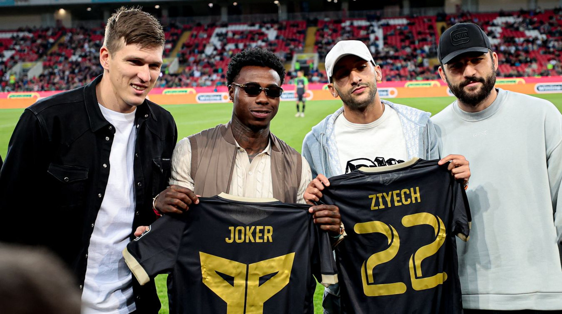 Коли гроші важливіші за війну: легенди світового футболу, що їздили в Росію після 2022 року