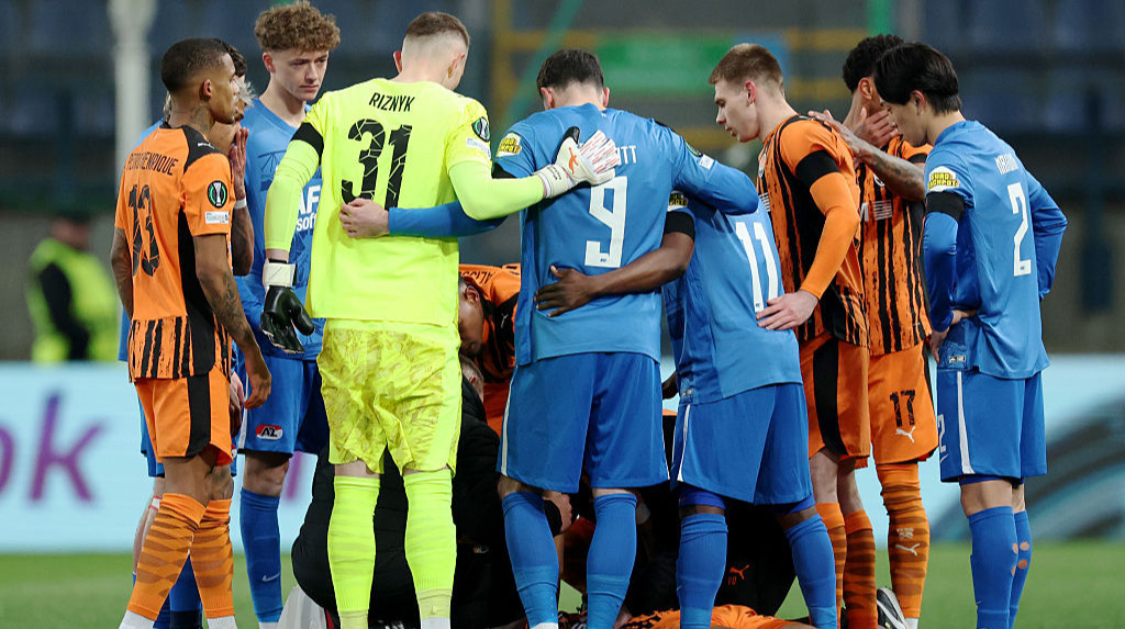 Гравець Шахтаря втратив свідомість під час матчу проти АЗ: лікар поставив попередній діагноз